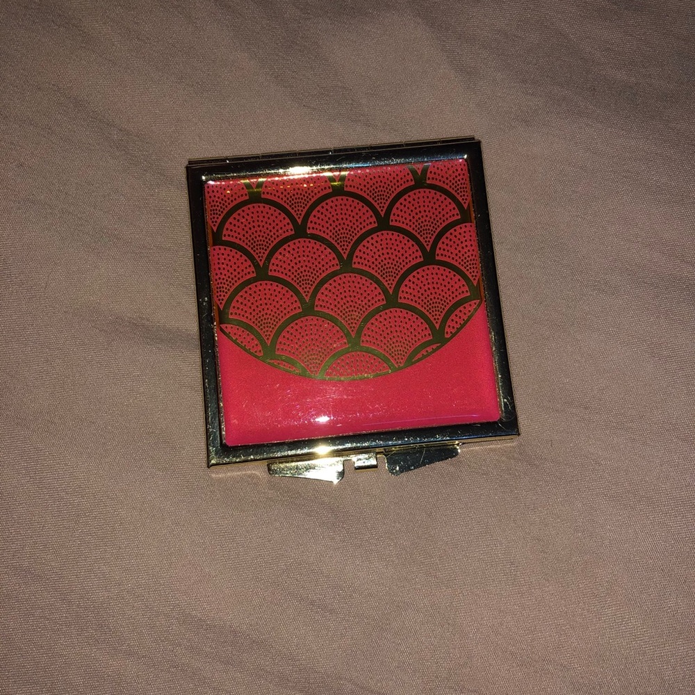Compact mirror